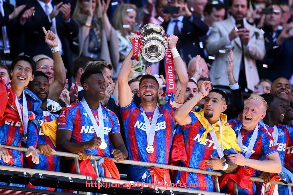 爱游戏体育-德甲足球队徽设计演变及其背后的文化故事